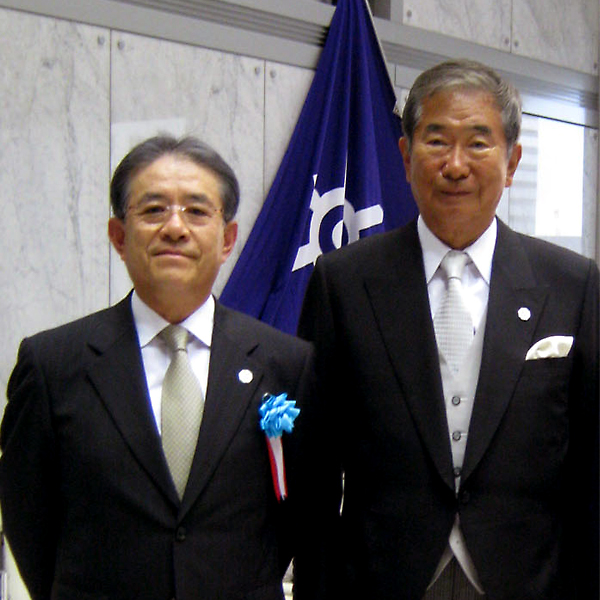 画像: 穐山幹彦 副理事長と東京都知事 石原慎太郎