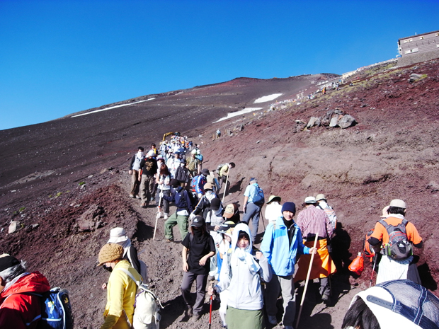 画像:富士山登山研修の様子